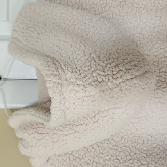 Aerie Cream Adult Sherpa Puffer Jacket, Large, Like New - Picture 5 of 5